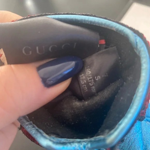 Gucci Women’s Leather Blue Gloves - Picture 4 of 9